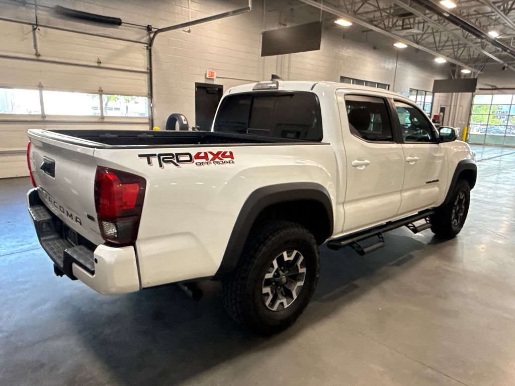 Used 2019 Toyota Tacoma TRD Off-Road AWD/4WD image 4