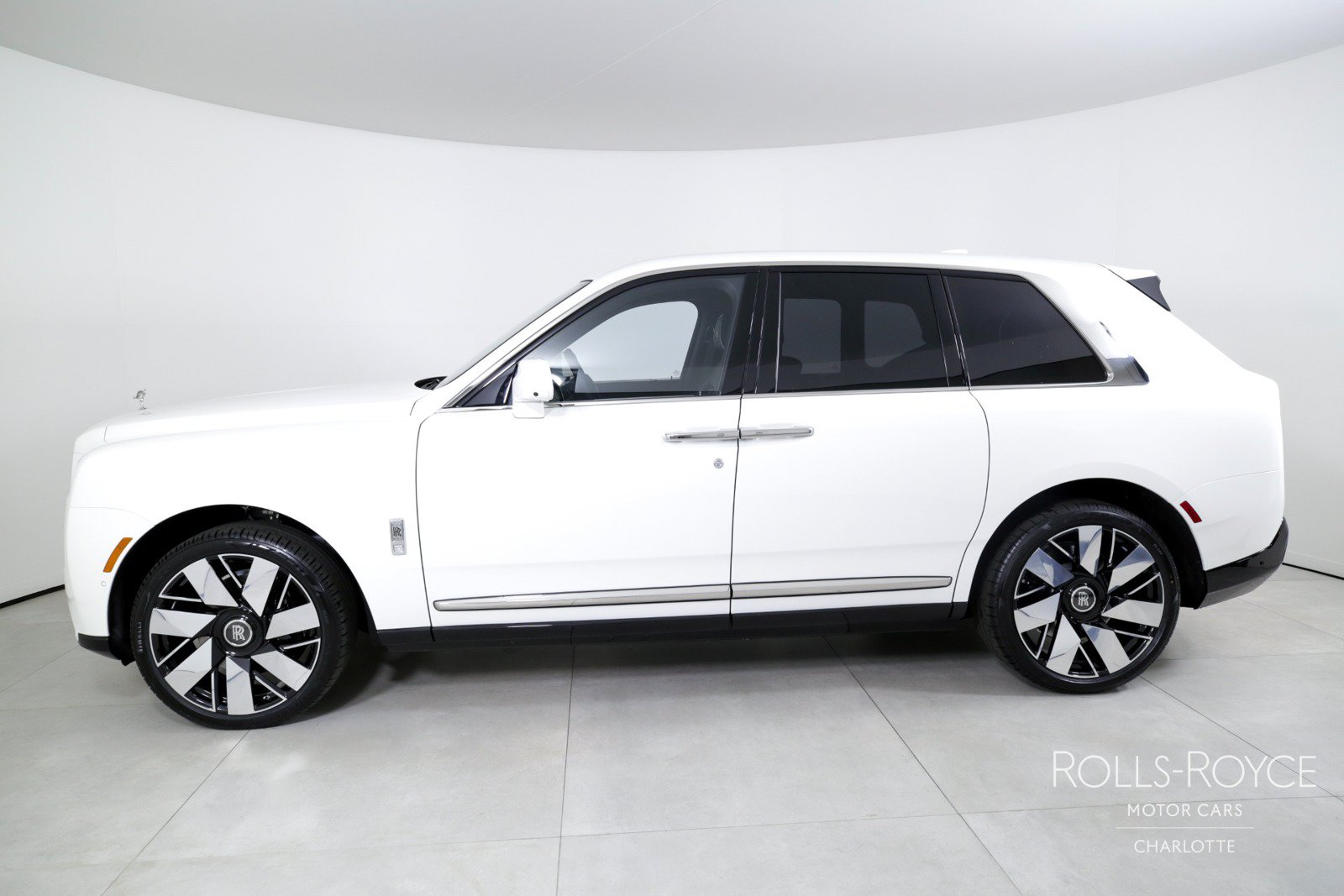 Certified 2025 Rolls-Royce Cullinan AWD/4WD image 3