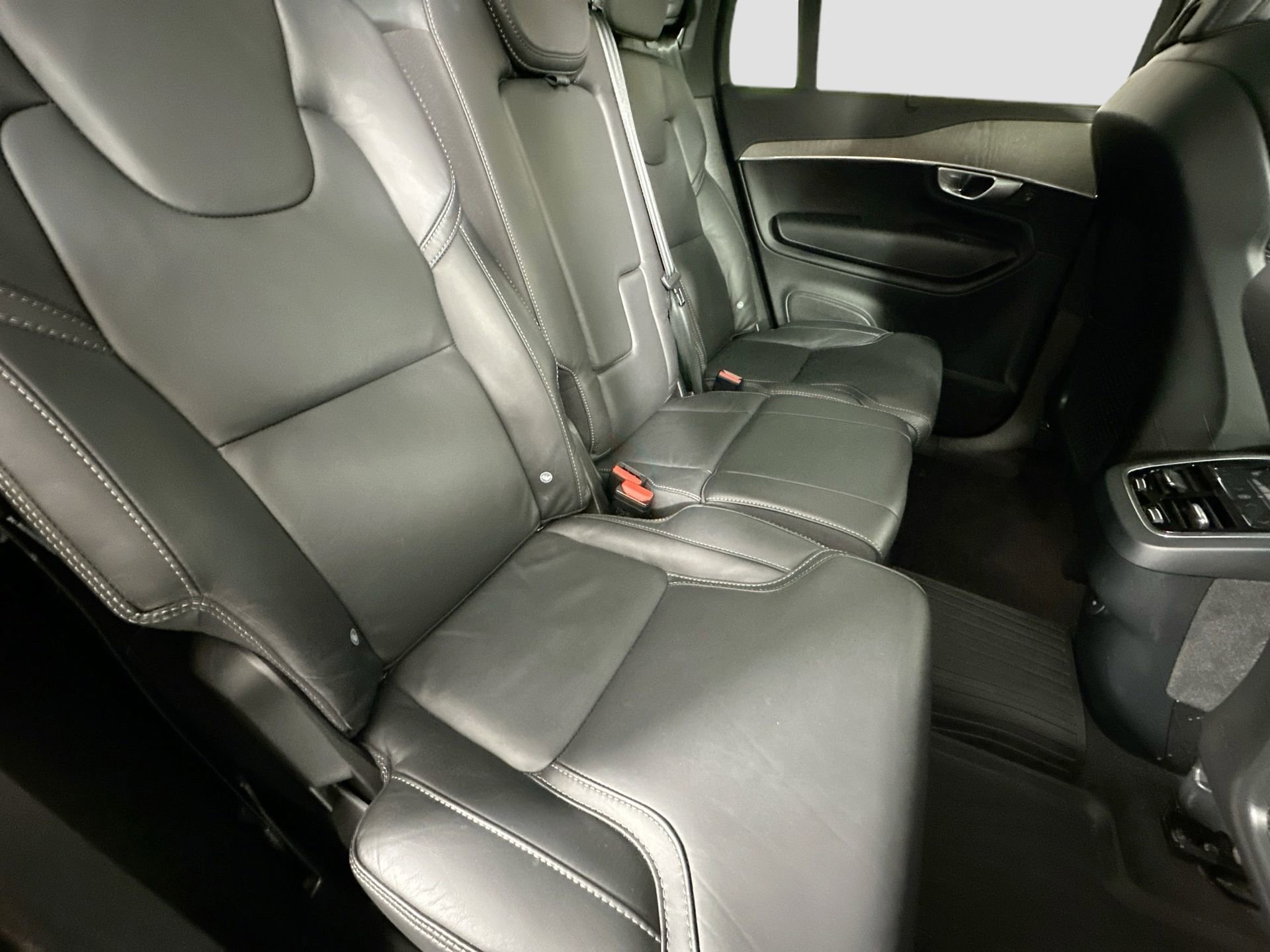 Certified 2023 Volvo XC90 B6 Ultimate w/ Protection Package Premier image 30