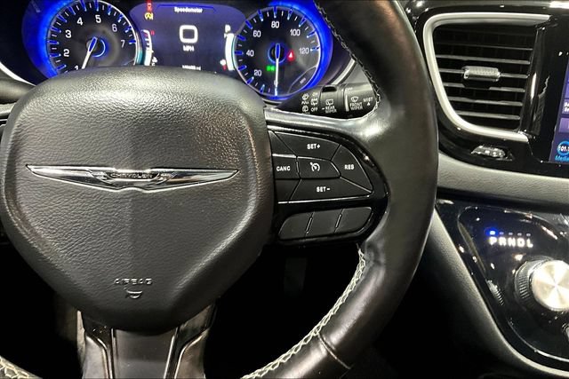 Used 2020 Chrysler Pacifica Touring-L Plus w/ S Appearance Package FWD image 11