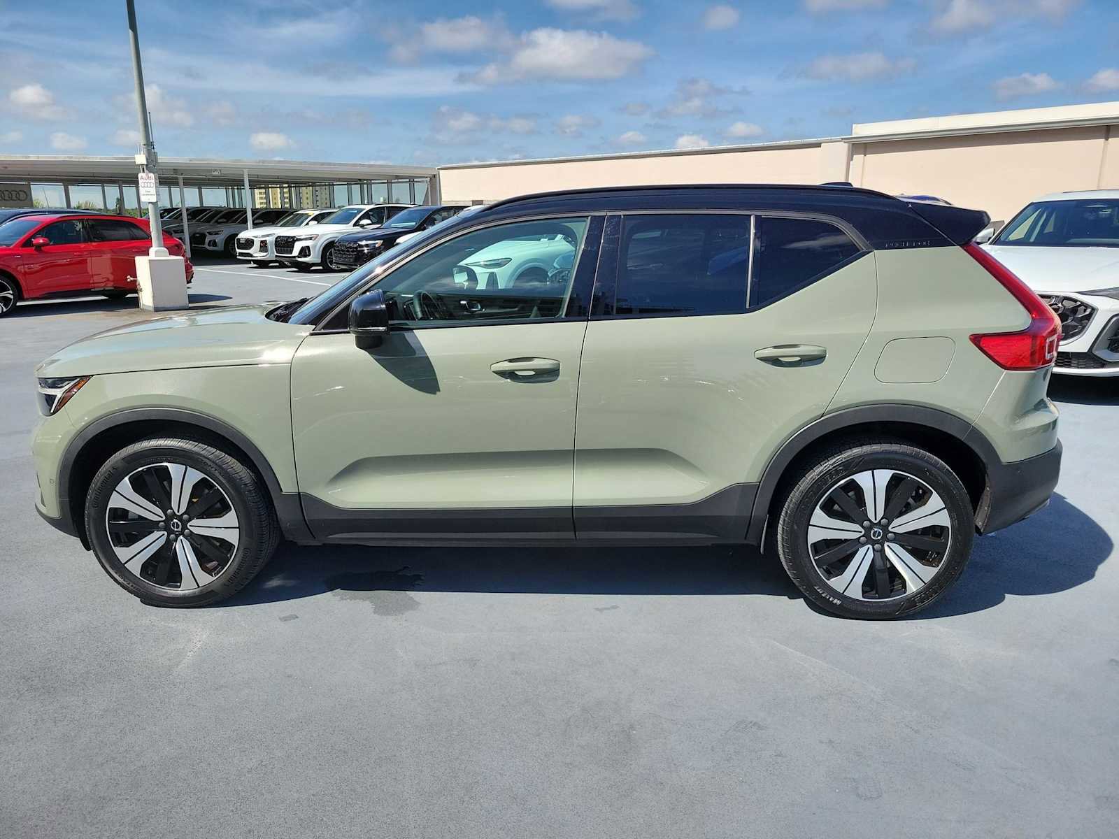 Used 2023 Volvo XC40 Recharge Plus AWD/4WD image 3