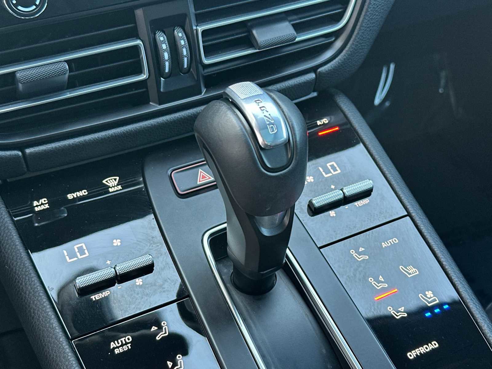 Certified 2025 Porsche Macan image 23