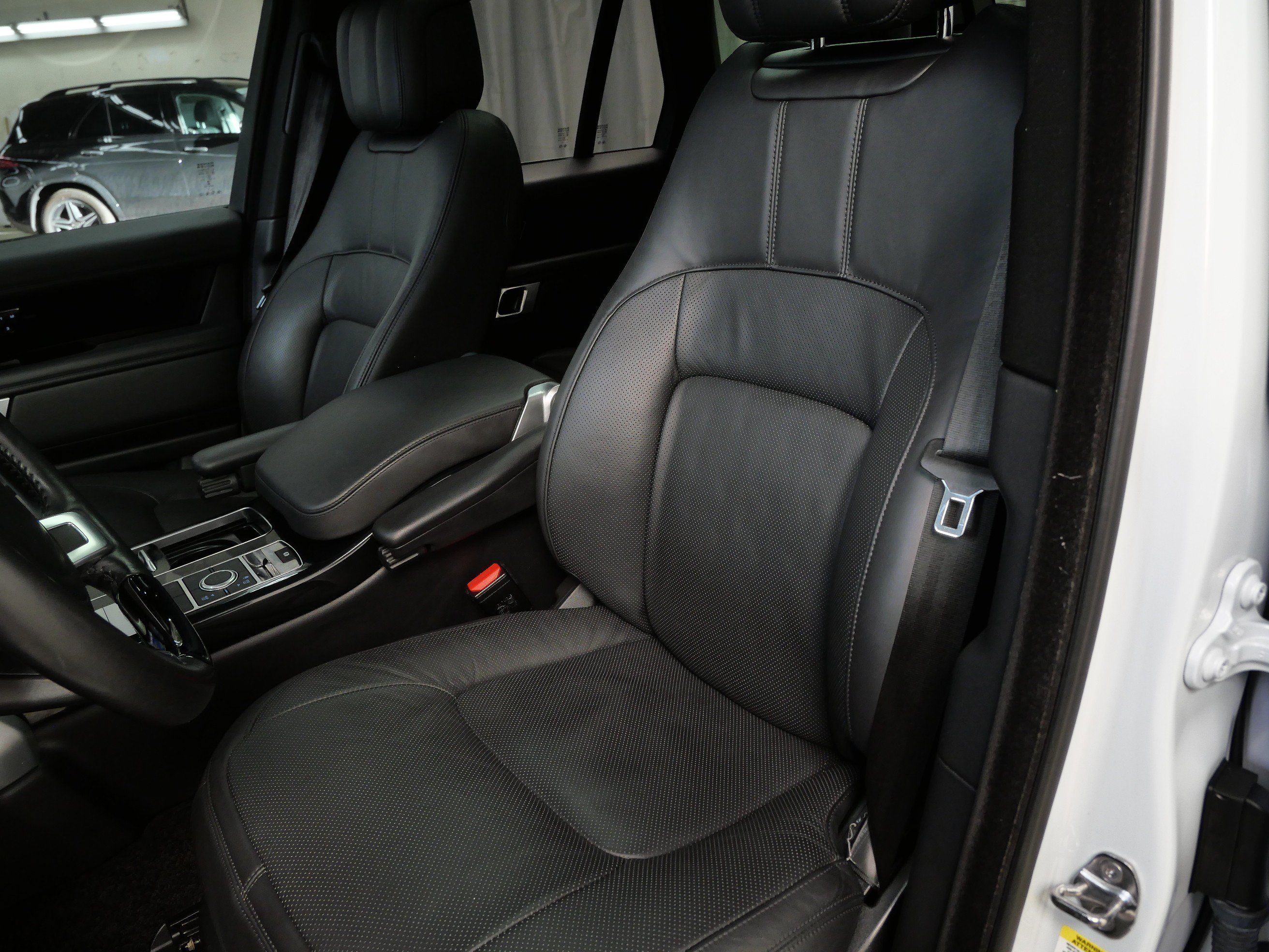 Used 2019 Land Rover Range Rover Supercharged AWD/4WD image 3