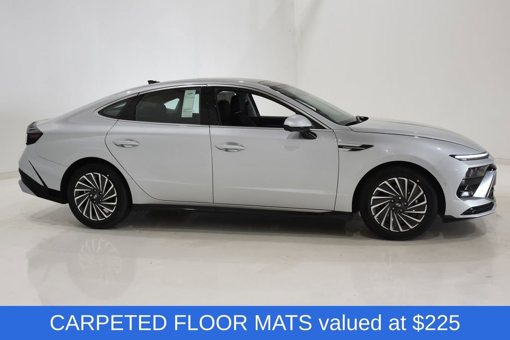 New 2025 Hyundai Sonata Limited image 3