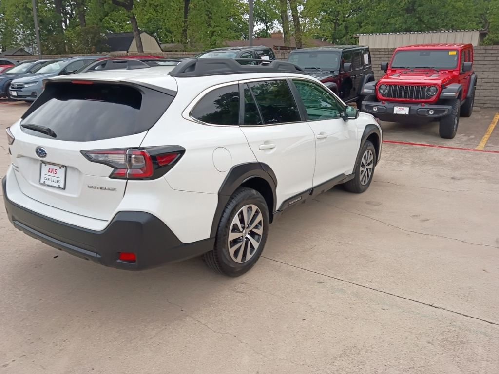 Used 2025 Subaru Outback Premium image 10