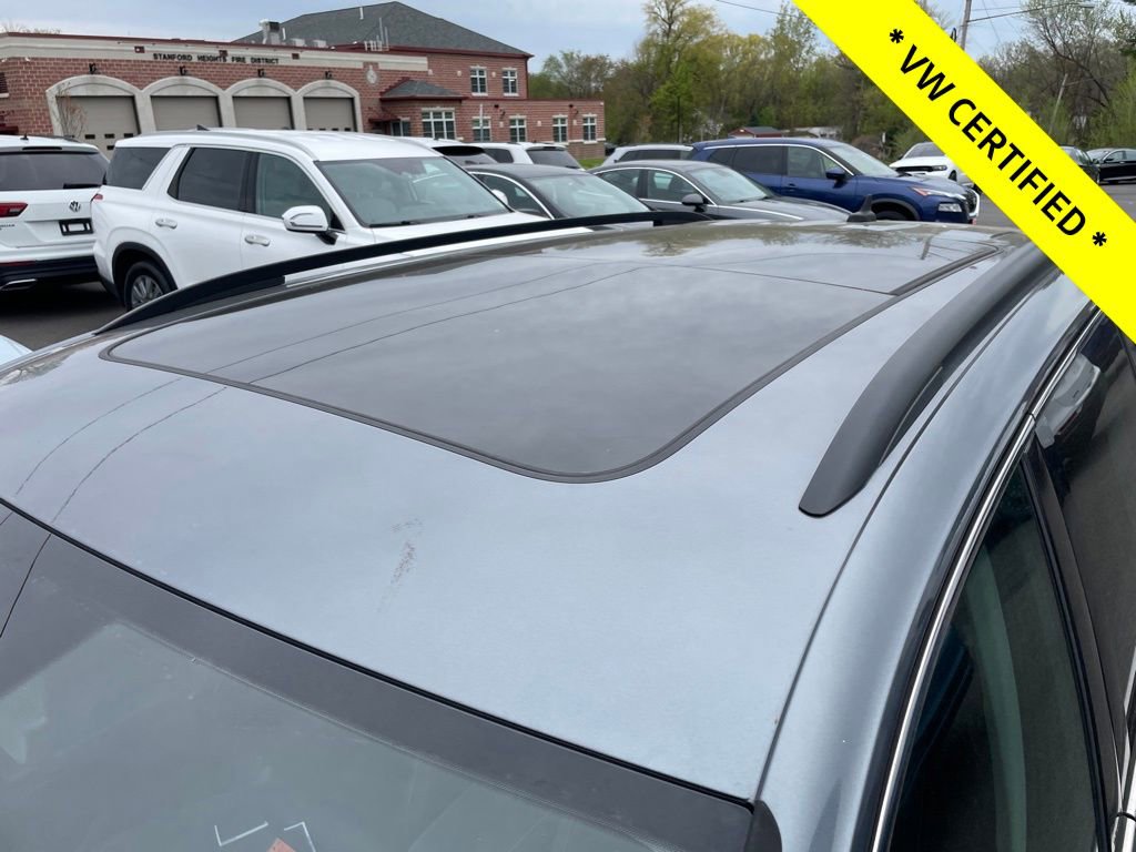 Used 2021 Volkswagen Tiguan SE w/ Panoramic Sunroof Package AWD/4WD image 2