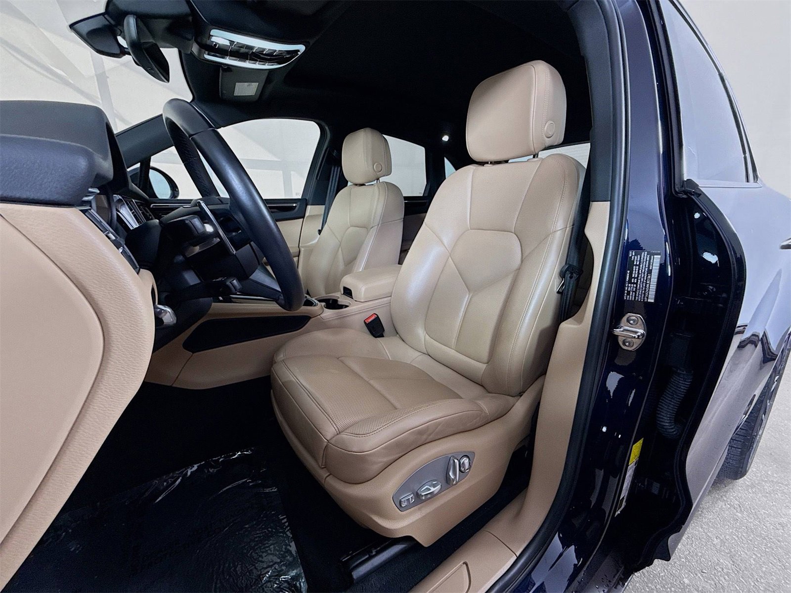 Used 2022 Porsche Macan image 5