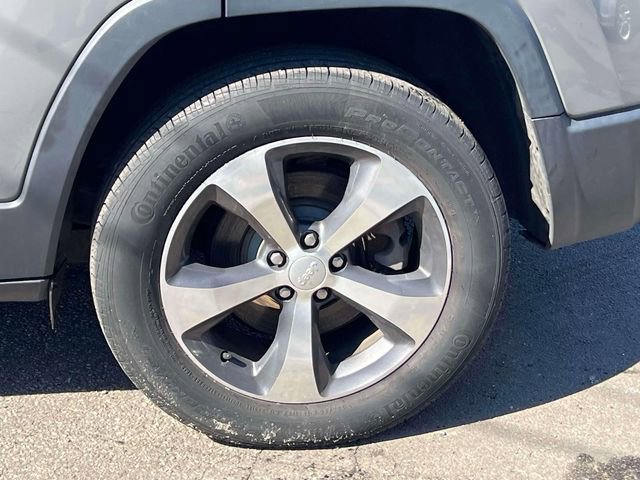 Used 2019 Jeep Cherokee Limited w/ Technology Group image 11