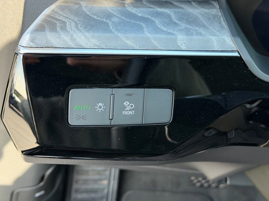 Certified 2022 Audi e-tron Premium w/ Convenience Plus Package image 37