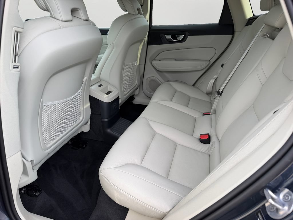 Certified 2024 Volvo XC60 T8 Core w/ Climate Package AWD/4WD image 12
