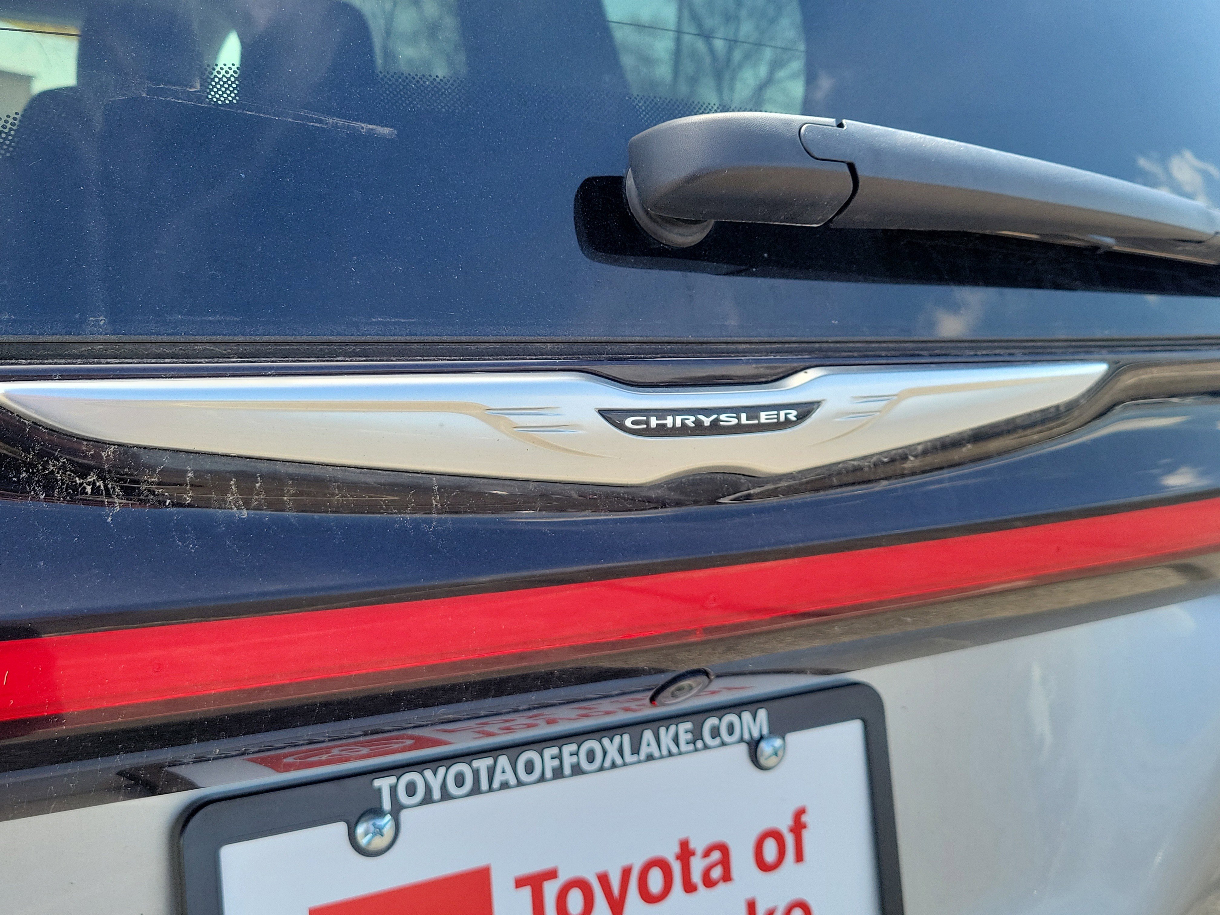 Used 2023 Chrysler Pacifica Touring-L image 6
