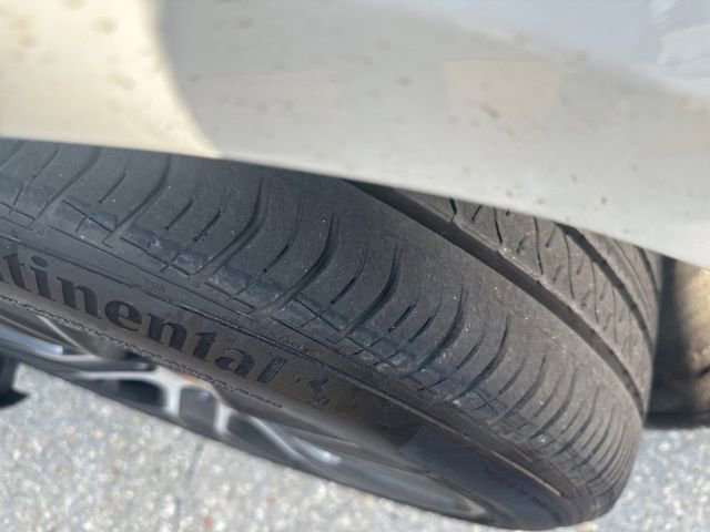 Used 2023 Porsche Taycan image 3