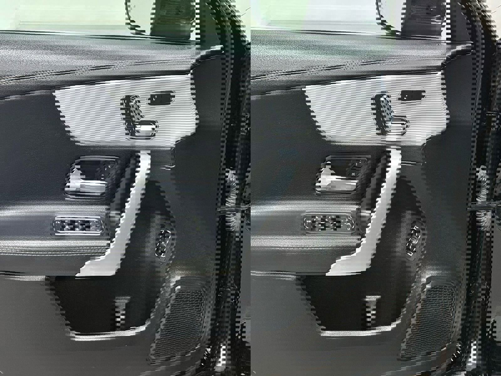 Used 2020 Mercedes-Benz A 220 4MATIC w/ AMG Line image 34