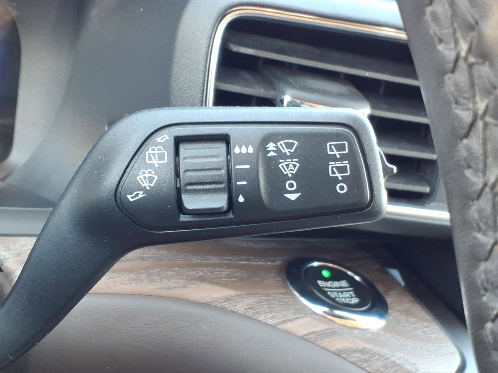 Used 2020 Ford Explorer Platinum w/ Premium Technology Package image 29