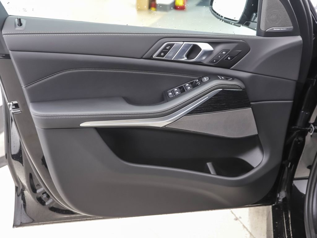 New 2026 BMW X5 M60i image 9