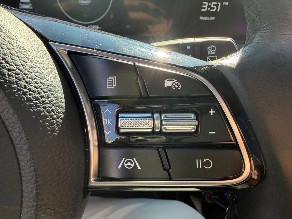 Used 2025 Kia Seltos EX w/ EX Sunroof Package image 10