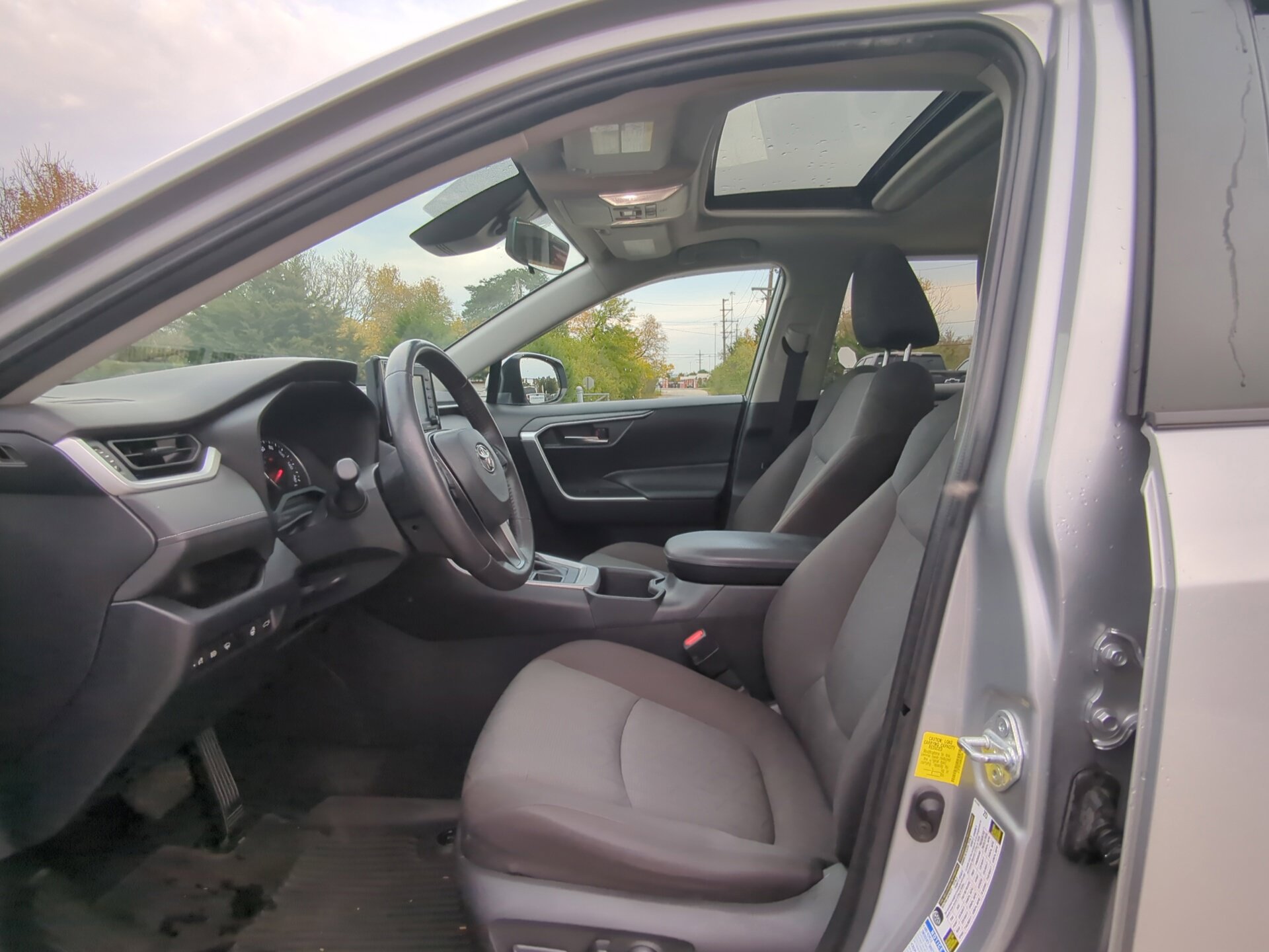 Used 2022 Toyota RAV4 XLE w/ Convenience Package AWD/4WD image 16