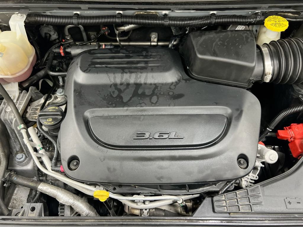 Used 2023 Chrysler Voyager LX image 25