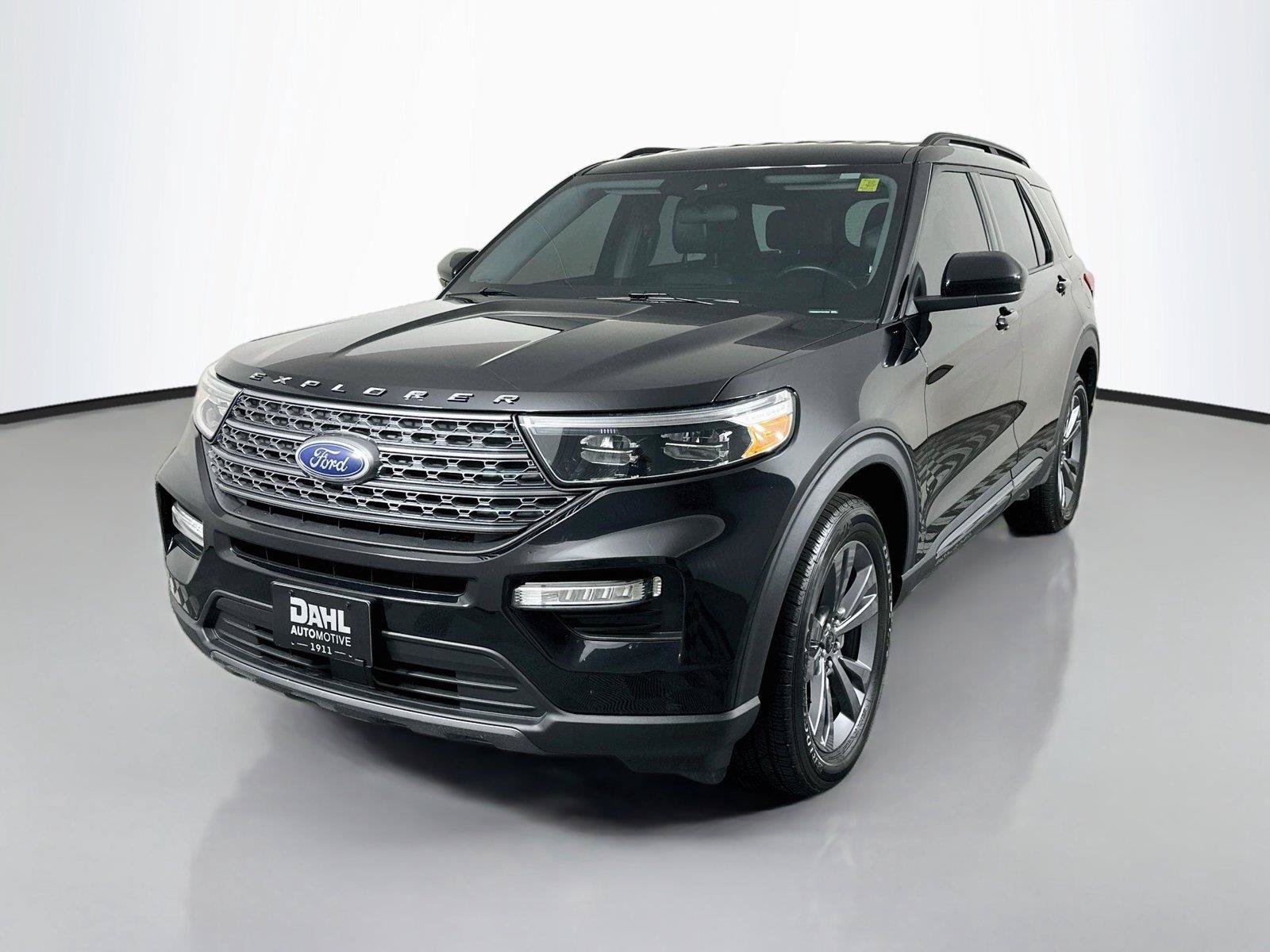 Used 2023 Ford Explorer XLT w/ Equipment Group 202A AWD/4WD image 4