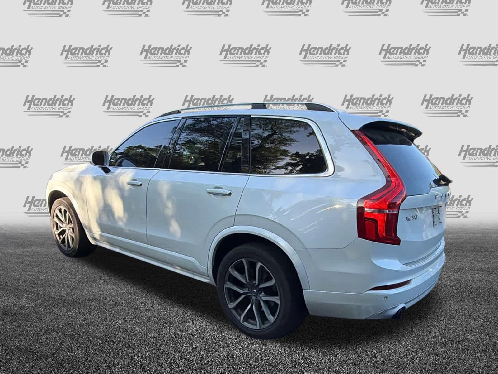 Used 2019 Volvo XC90 T5 Momentum w/ Multimedia Package AWD/4WD image 11