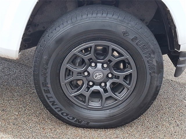 Used 2017 Toyota Tacoma SR5 w/ SR5 Appearance Package (SM) image 8