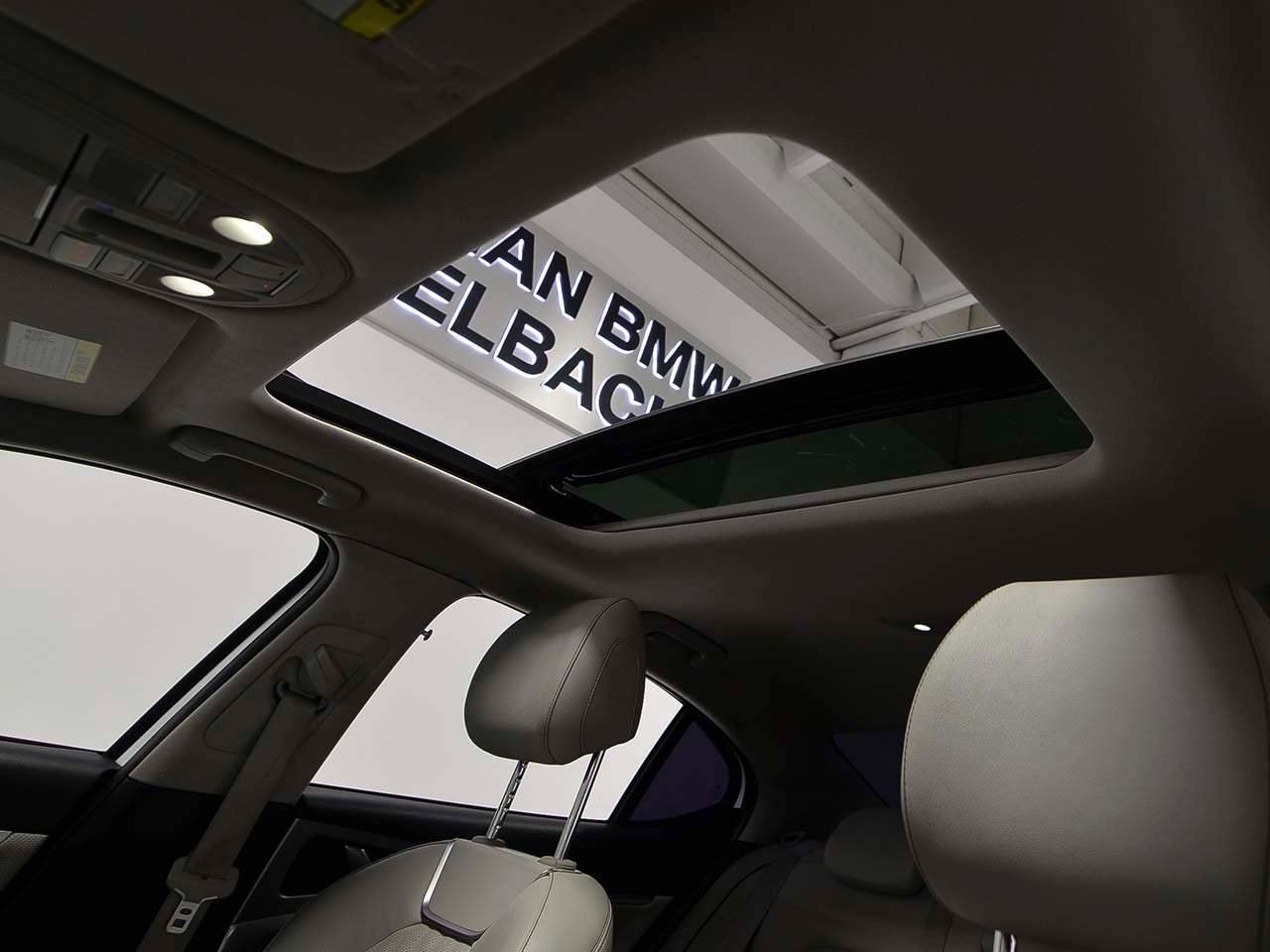 Used 2021 Genesis G70 3.3T image 8