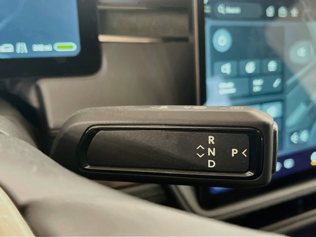 Used 2025 Rivian R1S Adventure Dual AWD/4WD image 17