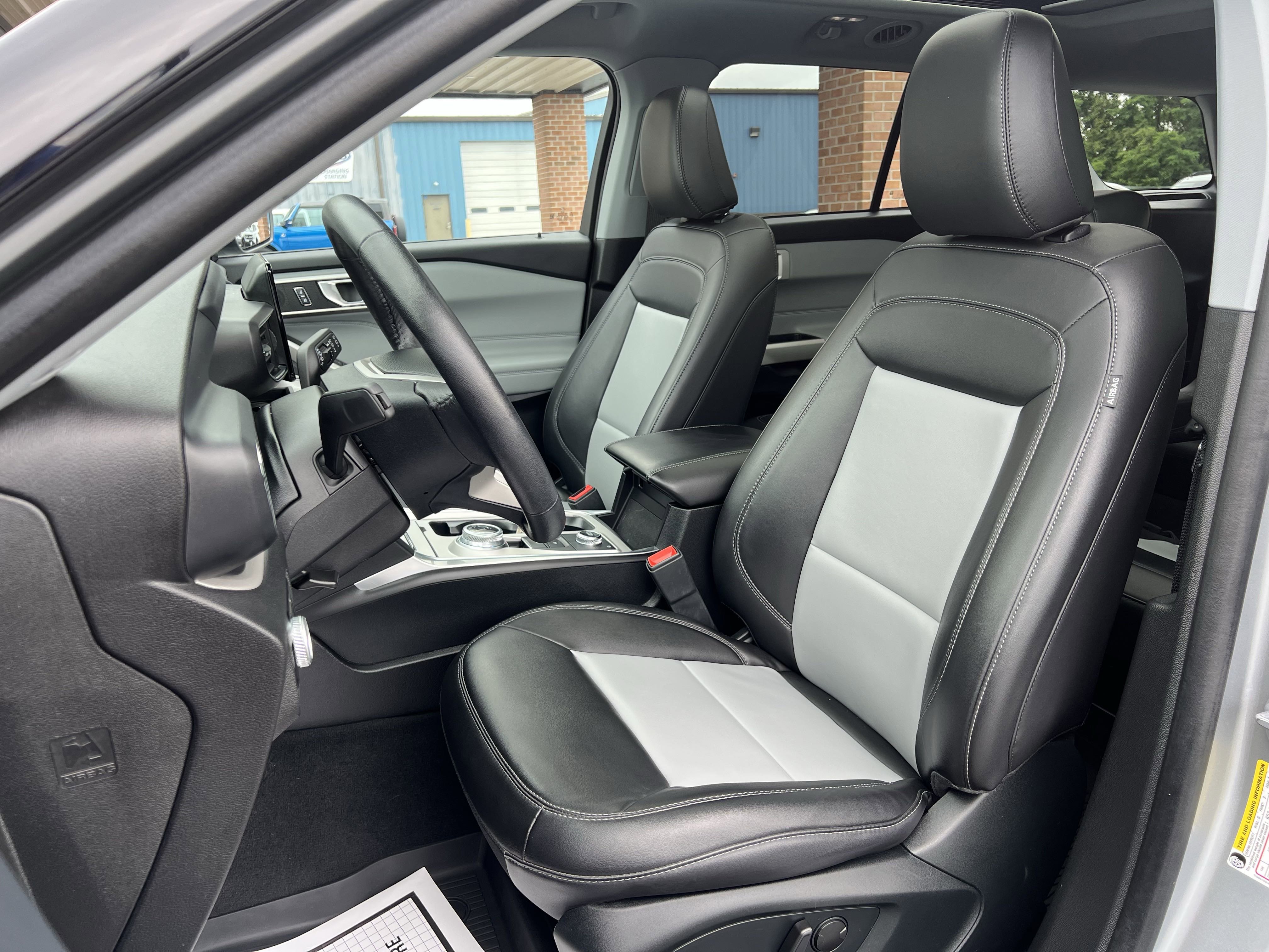 Used 2023 Ford Explorer XLT w/ Equipment Group 202A image 13