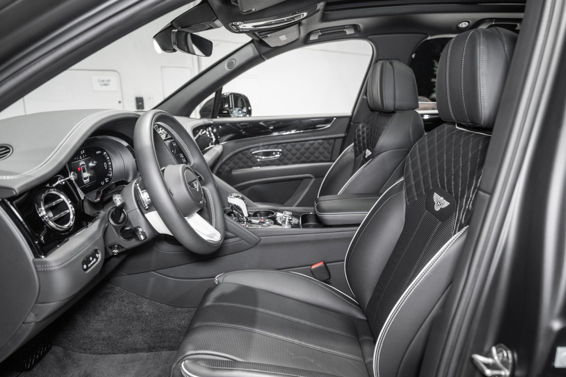 New 2024 Bentley Bentayga AWD/4WD image 17