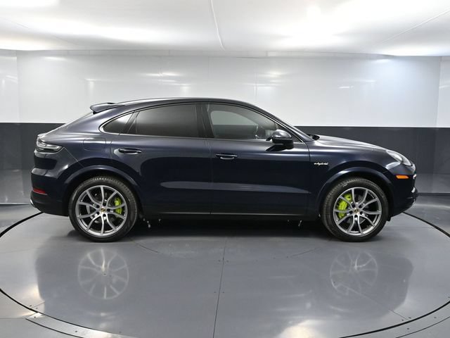 Used 2022 Porsche Cayenne E-Hybrid Coupe AWD/4WD image 2