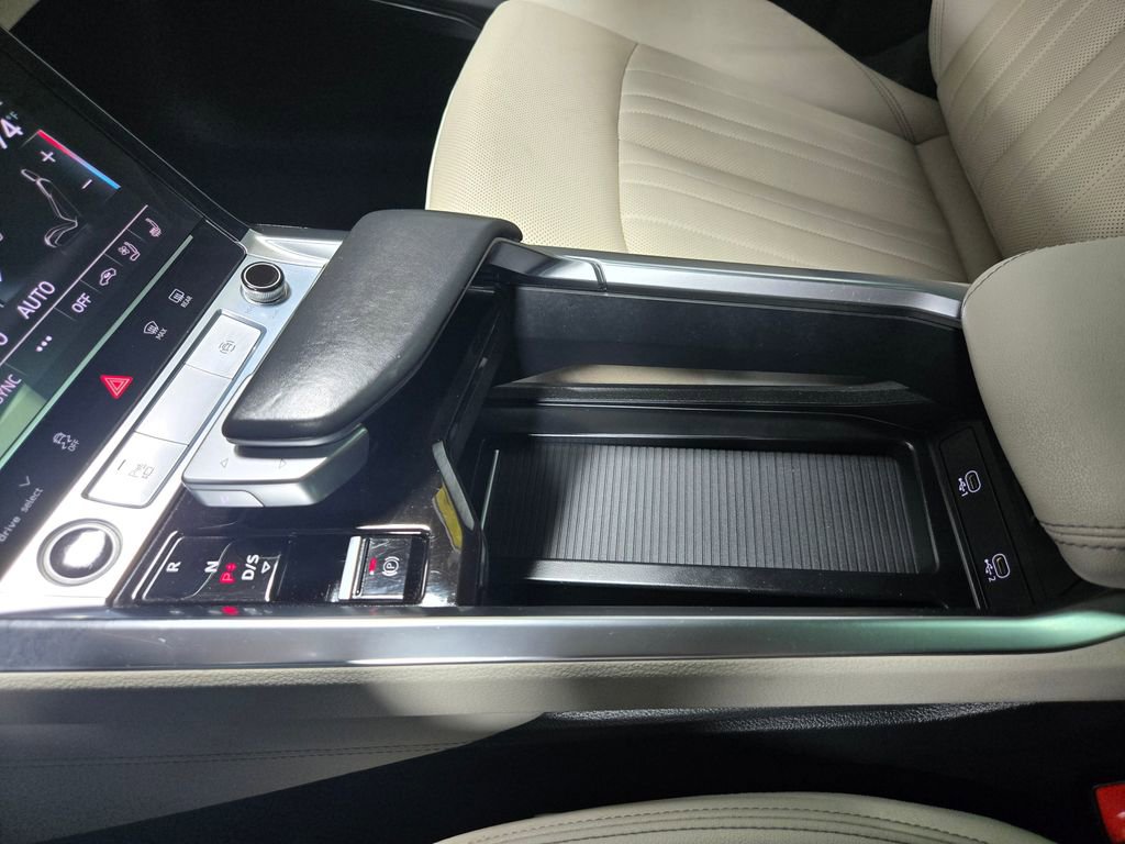 Used 2022 Audi e-tron Premium Plus w/ Premium Plus Package image 31