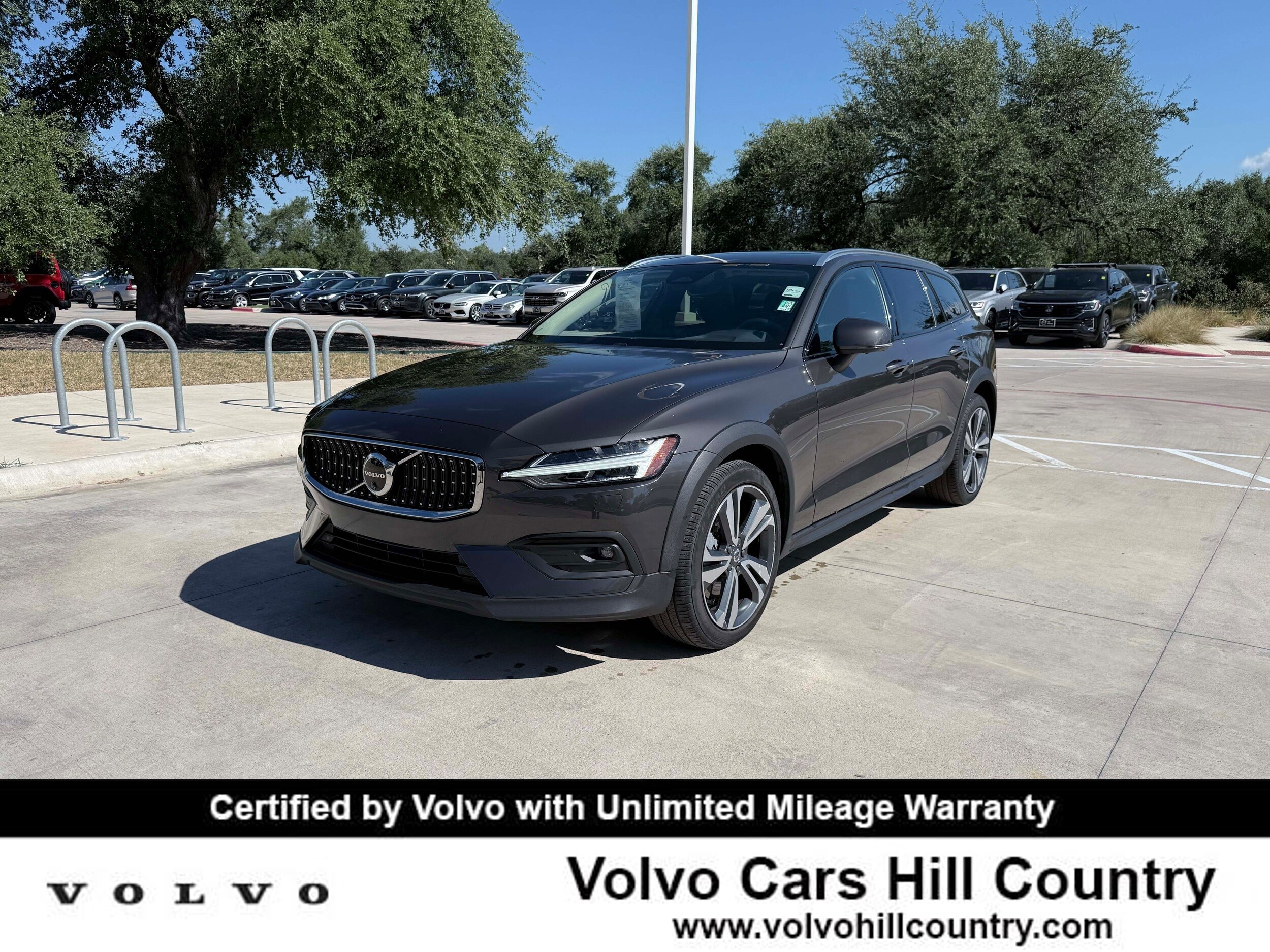 Certified 2025 Volvo V60 B5 Cross Country Plus AWD/4WD image 1