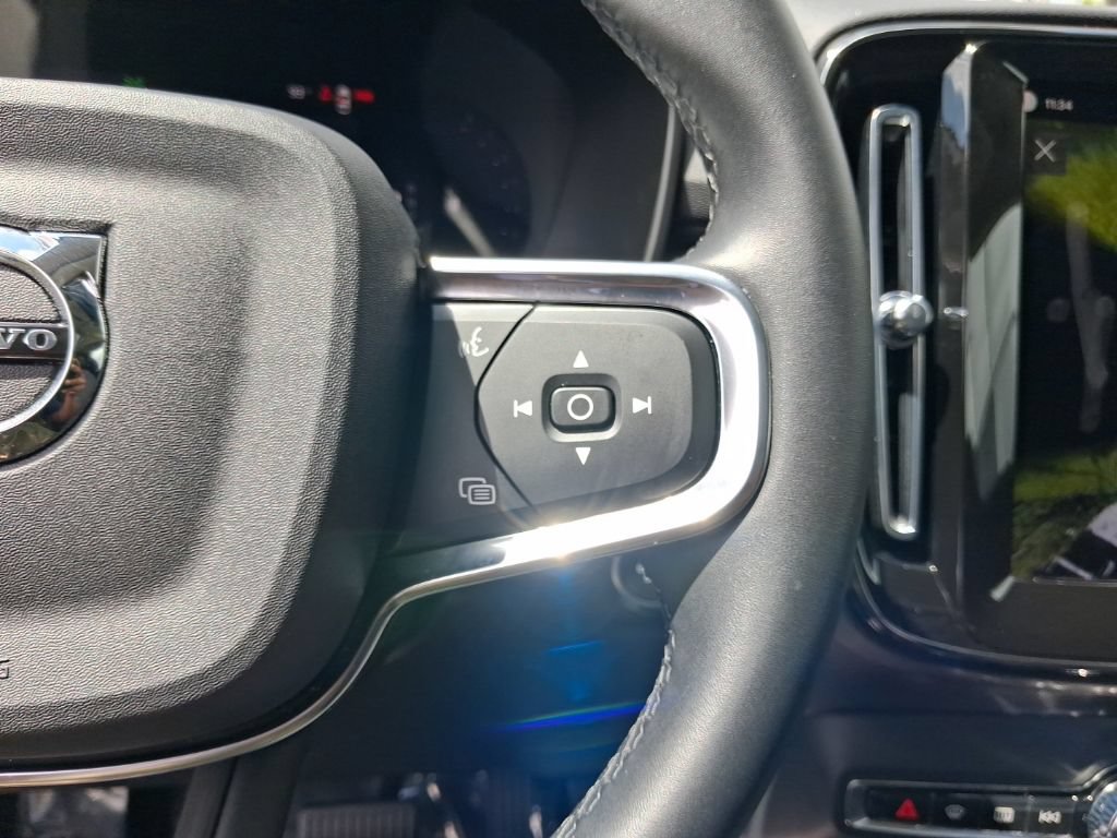 Used 2026 Volvo XC40 B5 Plus AWD/4WD image 19