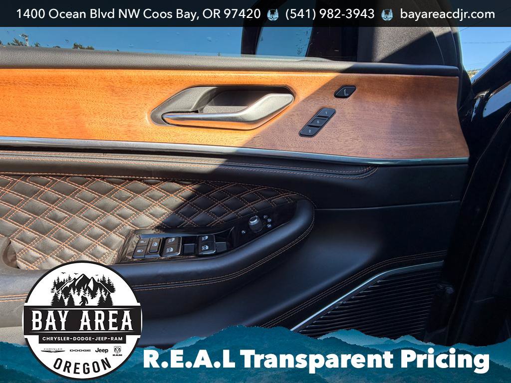 Used 2024 Jeep Grand Cherokee L Summit AWD/4WD image 12