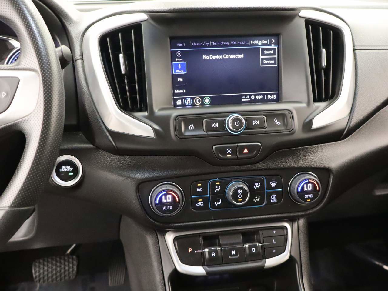 Used 2023 GMC Terrain SLE w/ Driver Convenience Package image 9