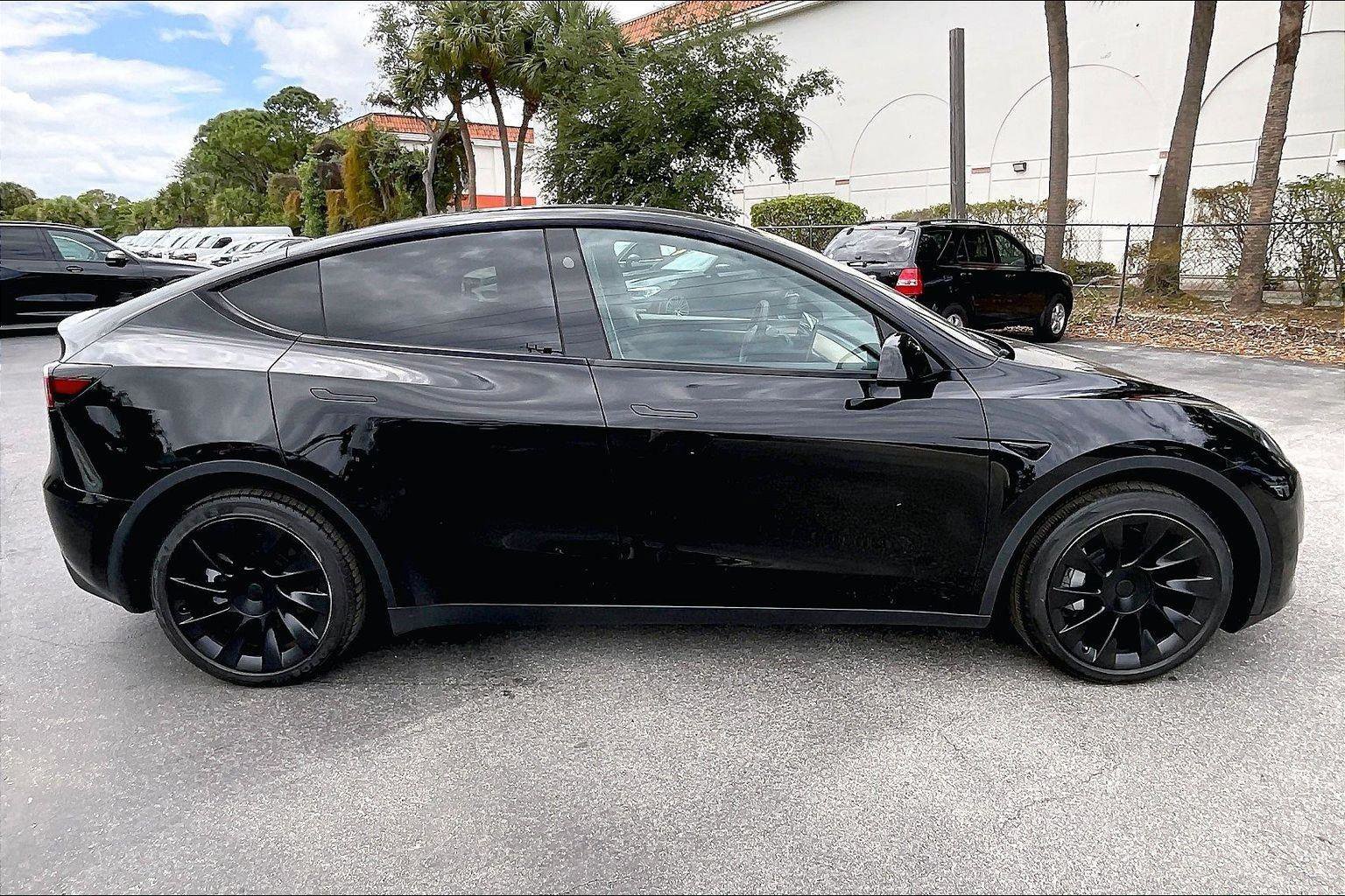 Used 2023 Tesla Model Y Long Range AWD/4WD image 27