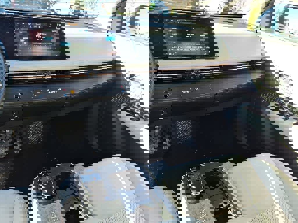 Certified 2023 Nissan Ariya FWD image 15