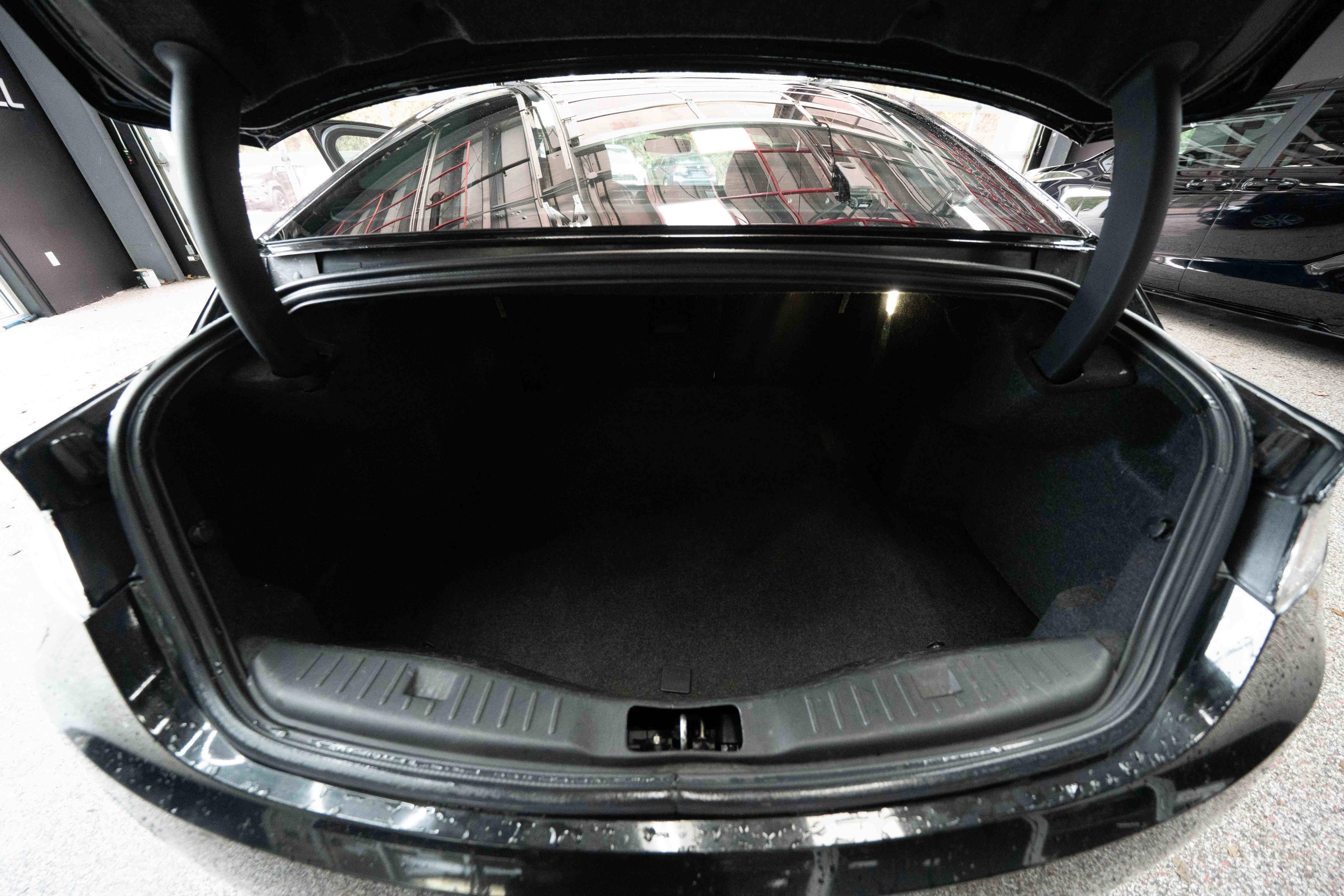 Used 2013 Lincoln MKZ image 27