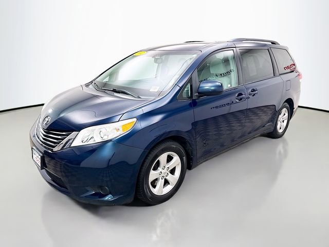 Used 2012 Toyota Sienna LE w/ Towing Pkg FWD image 3