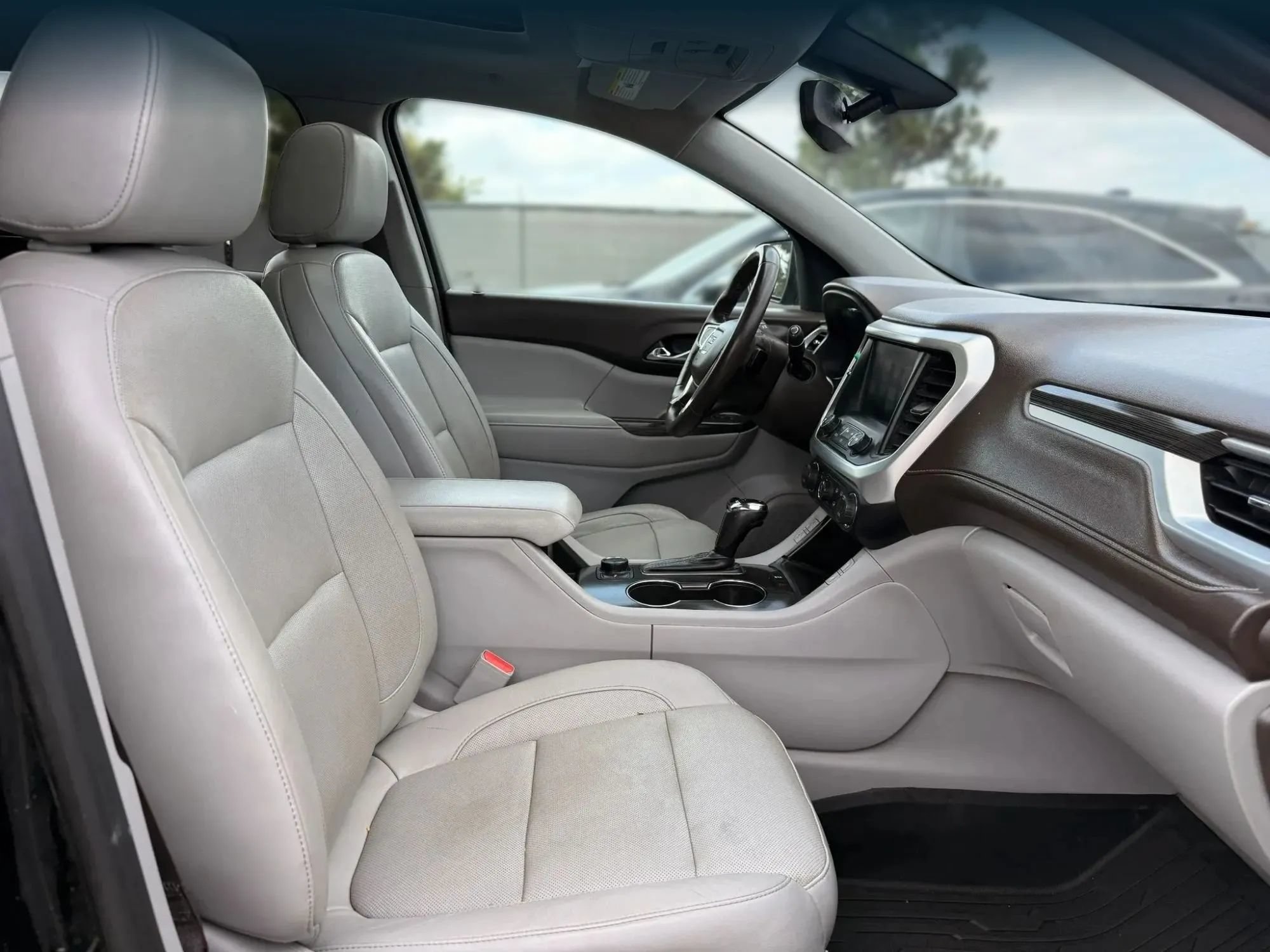 Used 2017 GMC Acadia SLT w/ LPO, Black Accent Package FWD image 17