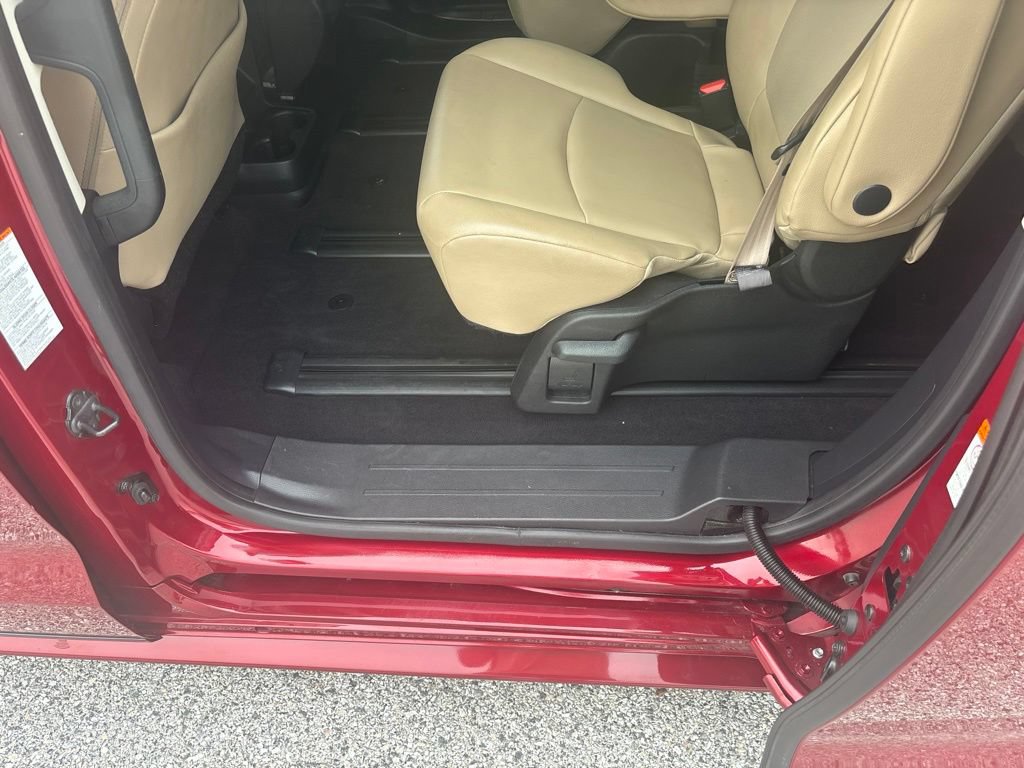 Used 2021 Toyota Sienna XLE FWD image 20