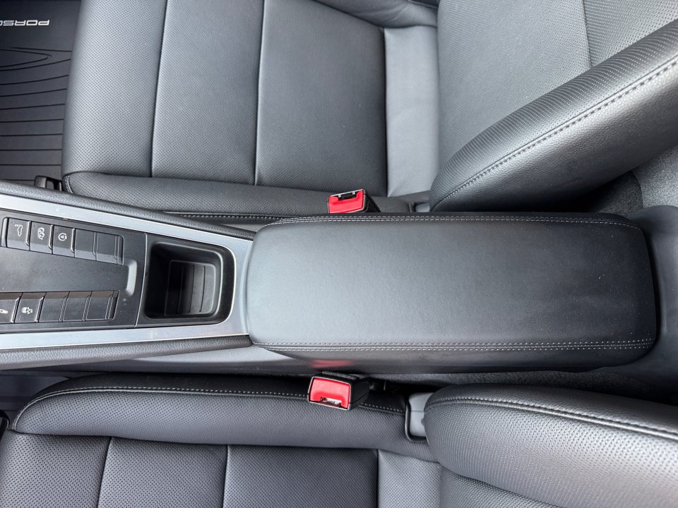 Used 2025 Porsche 718 Cayman RWD image 18