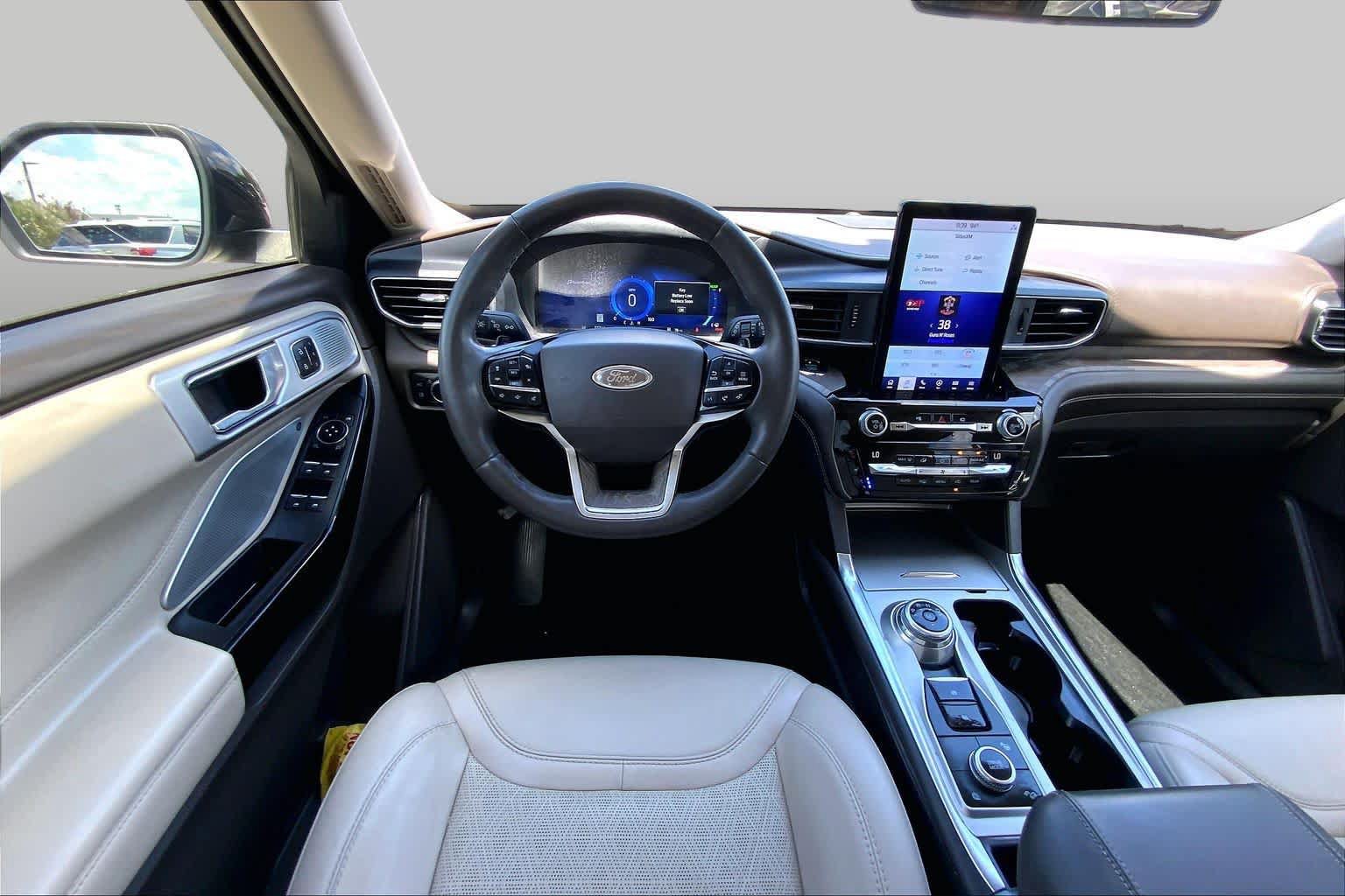 Used 2021 Ford Explorer Platinum w/ Premium Technology Package AWD/4WD image 6