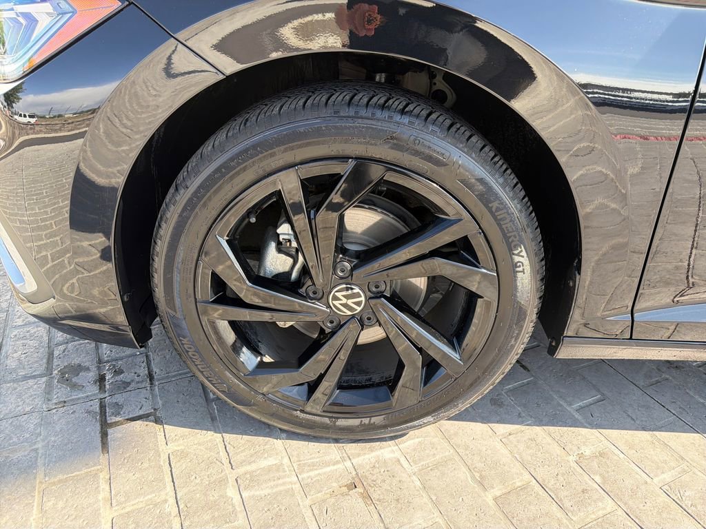 Used 2025 Volkswagen Jetta SE w/ Sunroof Package FWD image 25