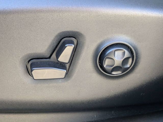 Used 2025 Chrysler Pacifica Limited image 24