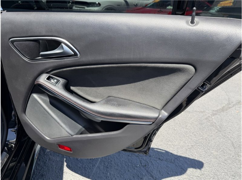 Used 2017 Mercedes-Benz CLA 250 4MATIC image 25