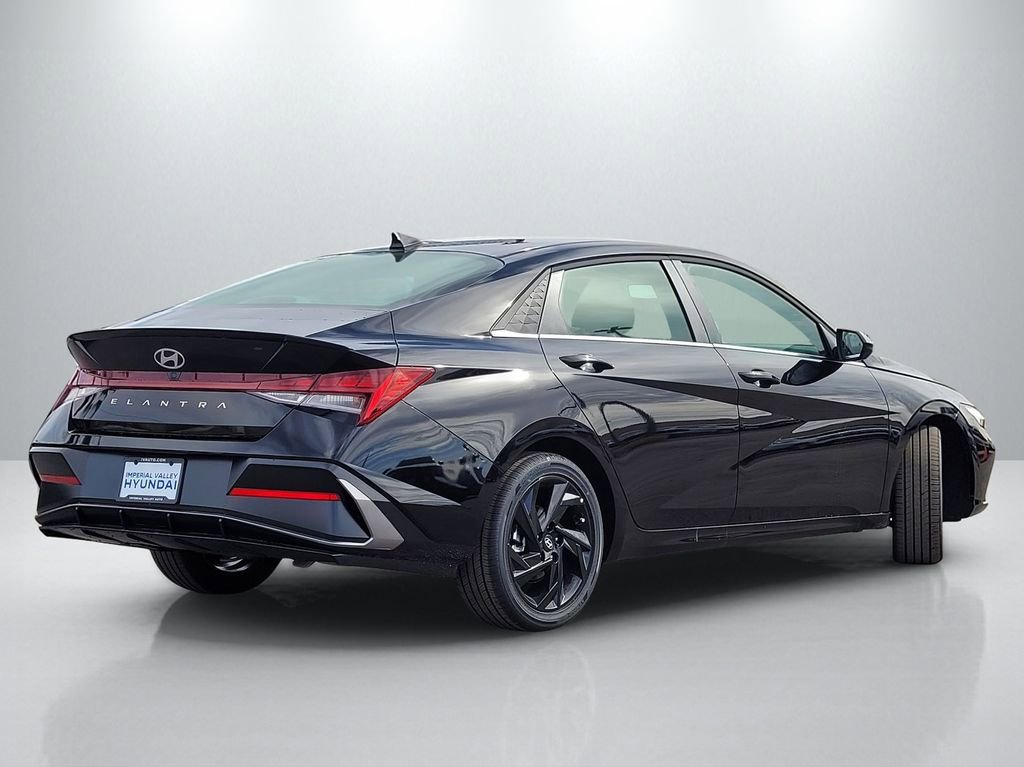 New 2026 Hyundai Elantra SEL Sport image 4