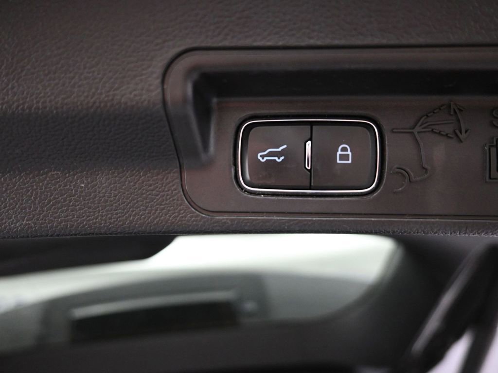 Used 2022 Ford Explorer Limited w/ Equipment Group 301A image 11