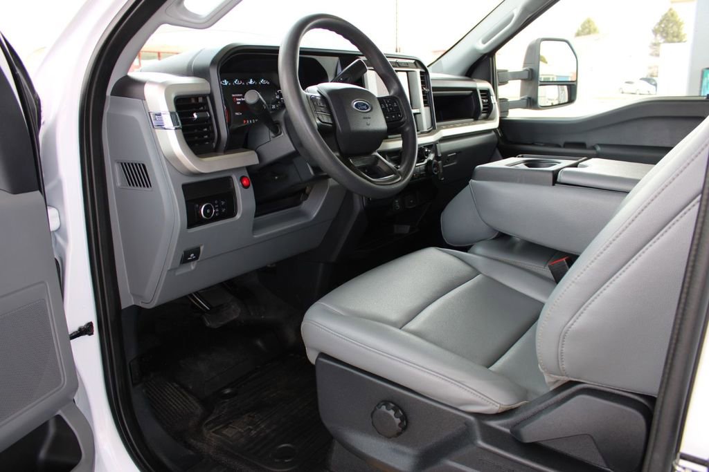 Used 2023 Ford F550 4x4 Regular Cab Super Duty image 21
