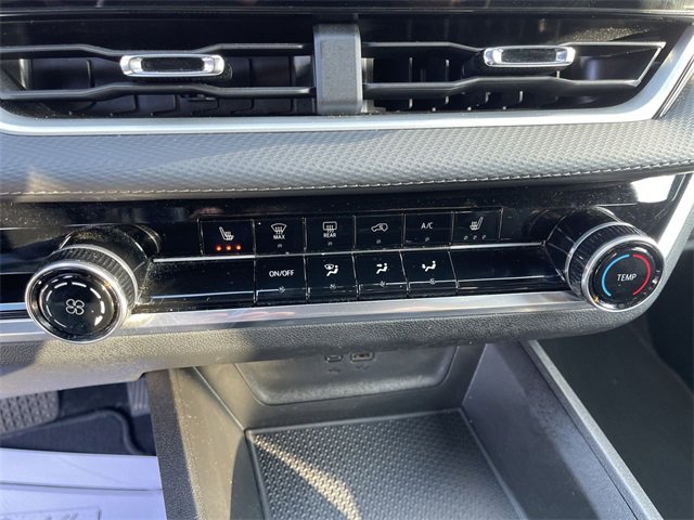 Used 2025 Chevrolet Equinox LT image 19